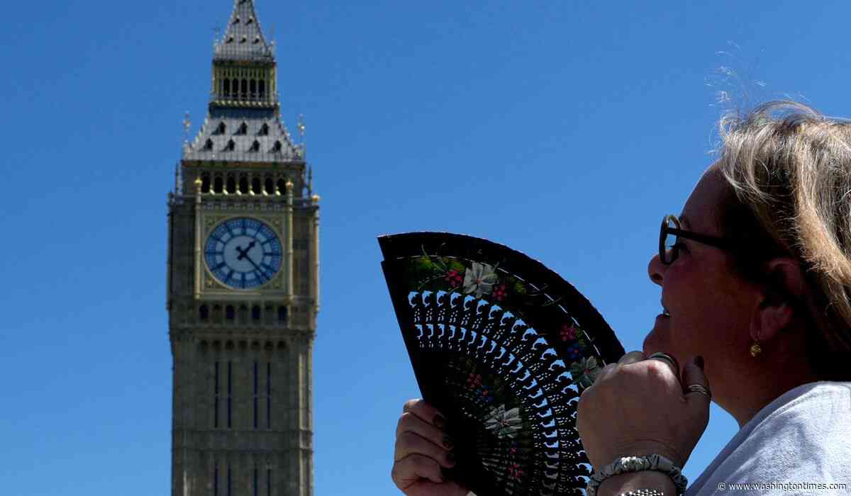 How to stay safe while traveling during extreme heat