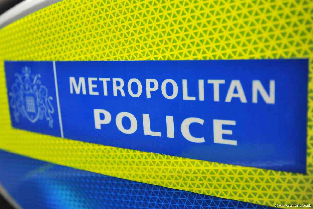 Senior Met Police inspector fired after naked photos of junior colleague found on phone