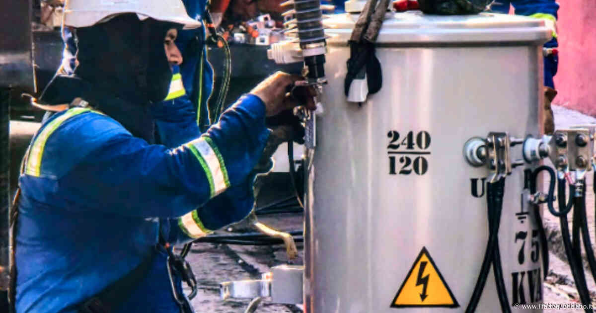 Incendio e blackout in Giamaica dopo l’arrivo di Nimitz, la portaerei Usa: nave scuola o minaccia a Cuba?