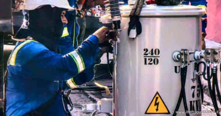 Incendio e blackout in Giamaica dopo l’arrivo di Nimitz, la portaerei Usa: nave scuola o minaccia a Cuba?