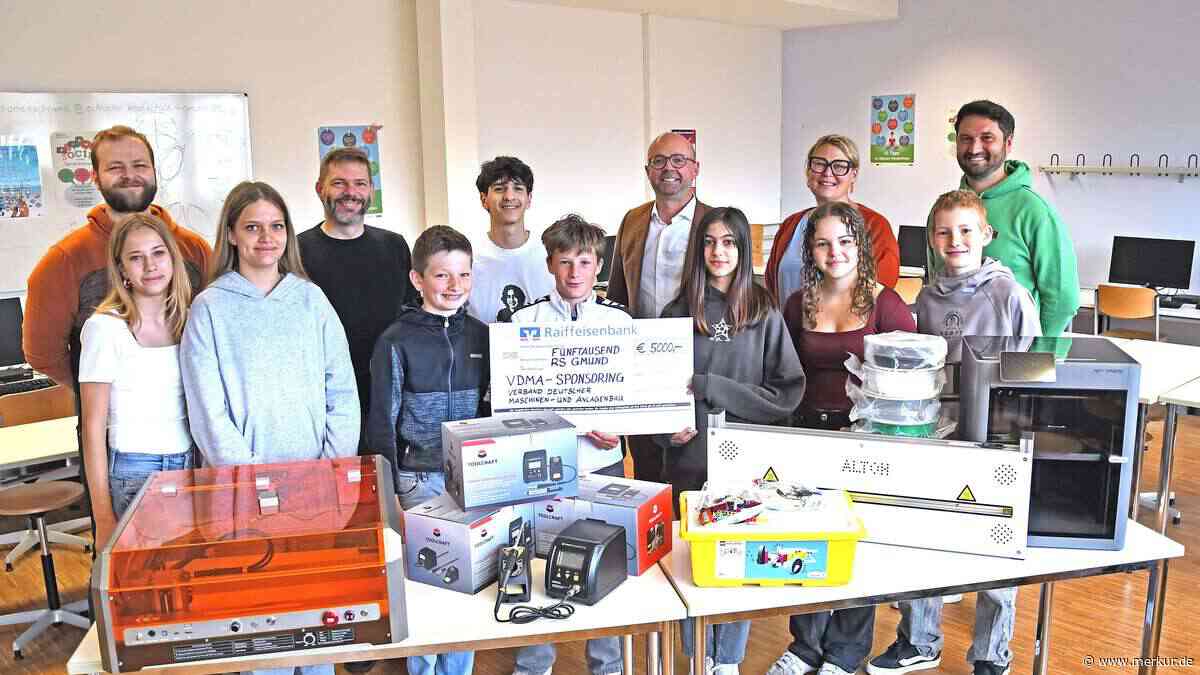 5000 Euro für Realschule Tegernseer Tal – VDMA stiftet Ausstattung für Robotik und 3-D-Druck