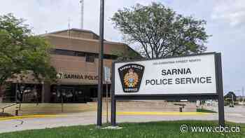 Sarnia police deputy chief, civilian member both suspended due to workplace investigation