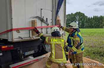 FW-OLL: LKW beschädigt Auflieger - Feuerwehr Littel sichert Ladung auf der Huntloser Straße
