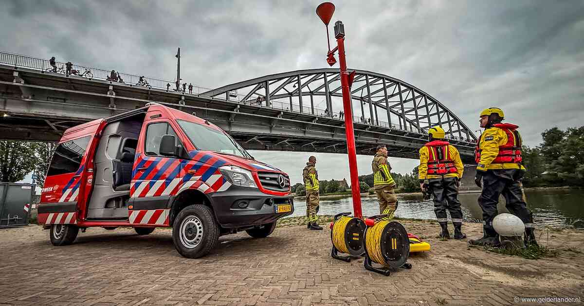 Brugspringer verkeerde onder invloed en is overgedragen aan zorg; geen verder onderzoek politie