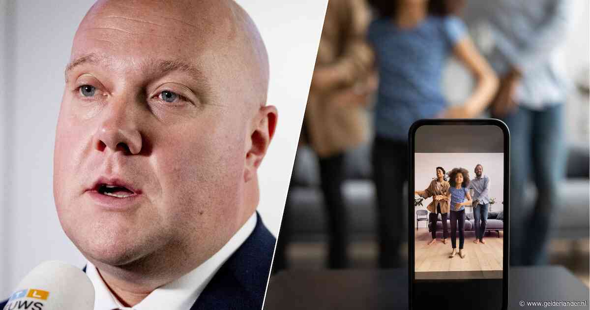 Kabinet wil commercieel vloggen met kinderen strafbaar maken: ‘Kinderarbeid’