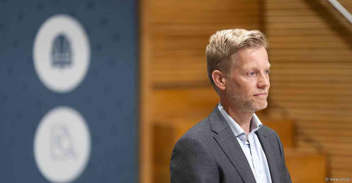 Minister De Jonge ‘was niet mijn grootste sponsor’, vertelt de topambtenaar die tijdens de coronacrisis ‘steeds meer te zeggen kreeg’