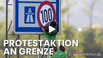 Sachbeschädigung – Aktivisten überkleben im Video Schilder auf der Autobahn