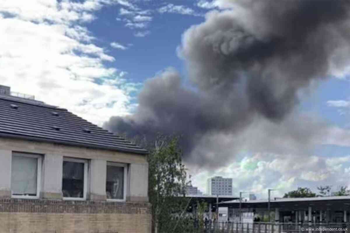 Bermondsey fire: 100 firefighters called to huge blaze near Canada Water in London