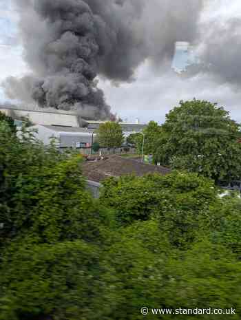 Bermondsey fire: 100 firefighters battle blaze as huge plume of smoke seen across London skyline