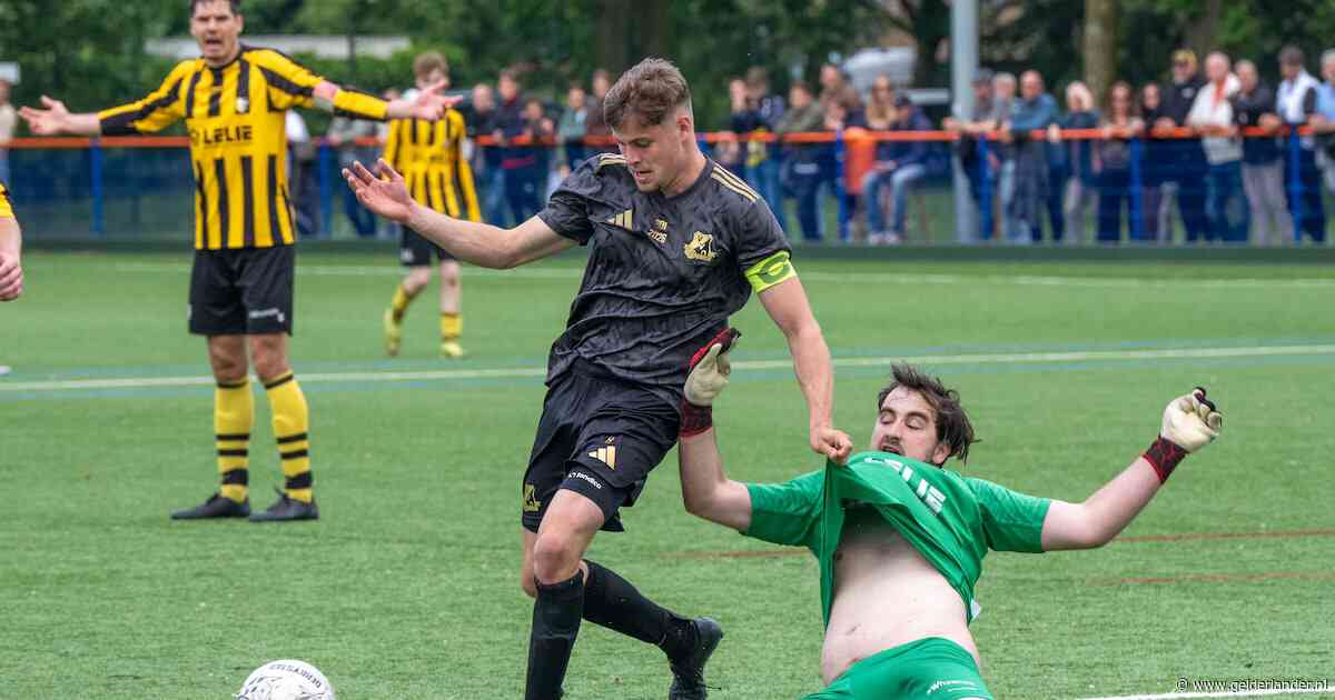 ‘Captain’ Cas drinkt een dag voor dé finale gewoon bier op het jubileumfeest van VVO: ‘Wel rustig aan gedaan’