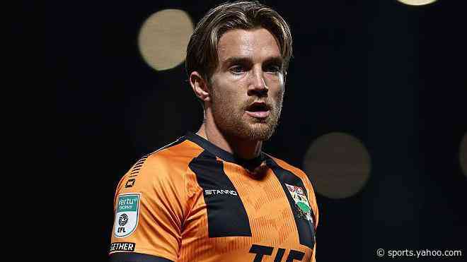 Stockport sign winger Glover from Barnet
