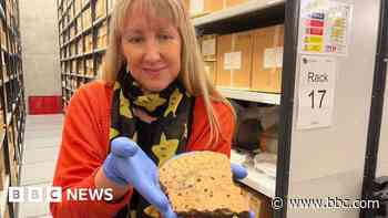Bronze Age burial mound artefacts to go on display