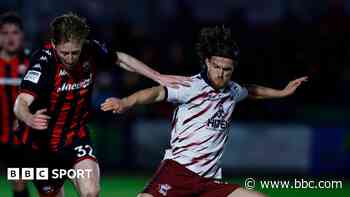 Midfielder Ewing signs for Forest Green
