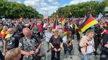 4.000 Menschen demonstrieren gegen Bundesregierung