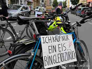Köln: Initiativen protestieren gegen zugeparkte Radwege