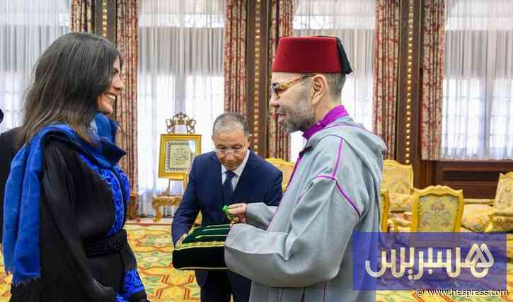 الملك يوشح صفنضلة بوسام رفيع