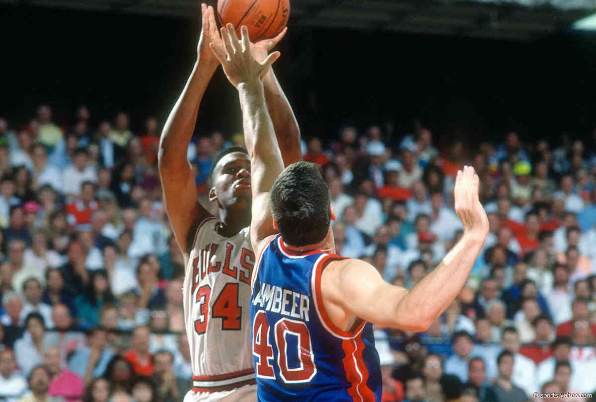 Michael Jordan 'deeply saddened' by death of former teammate Stacey King: 'We shared some special years together'