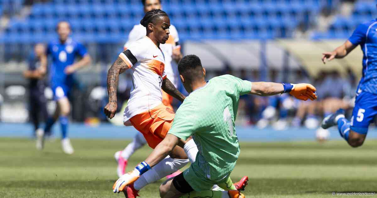 LIVE Oranje | Malen mist enorme kans om score te openen tegen Oezbekistan, ook Summerville verprutst mogelijkheid
