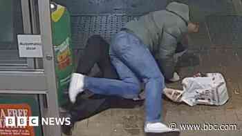 Watch: Off-duty police officer tackles shoplifter