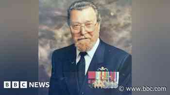 Commemorative plaque honours World War Two hero