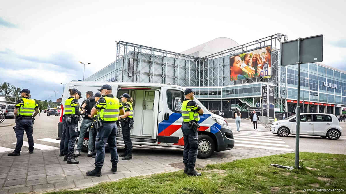 Man aangehouden na Hitlergroet bij concert Kanye West