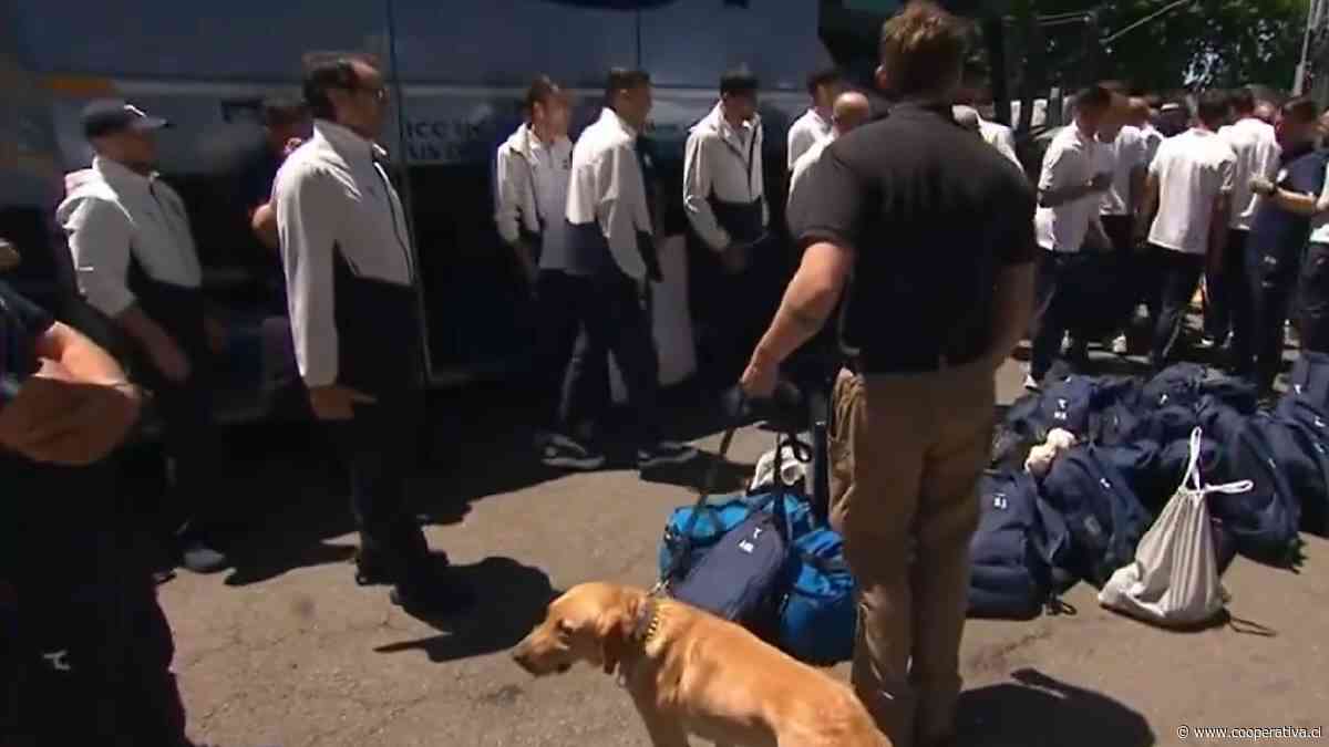 [VIDEO] Hasta con perros: Selección de Uzbekistán vivió intensa revisión previo a amistoso en EE.UU.