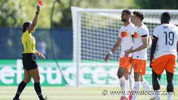 Nederlands elftal op dag met tegenslagen op het nippertje langs Oezbekistan