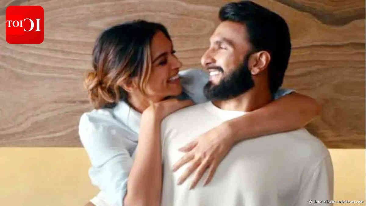 Deepika and Ranveer SPOTTED at new home - PICS