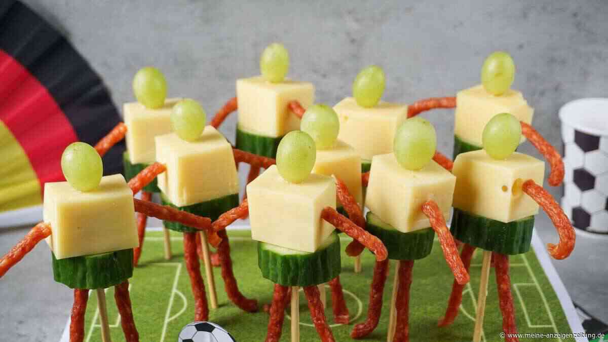Mini-Kicker zum Wegputzen - auf dem Platz vor dem TV