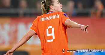 Vivianne Miedema opnieuw geopereerd aan knie, Oranje-spits richt zich op start van volgend seizoen