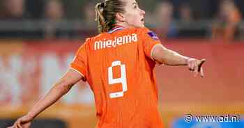 Vivianne Miedema opnieuw geopereerd aan knie, Oranje-spits richt zich op start van volgend seizoen