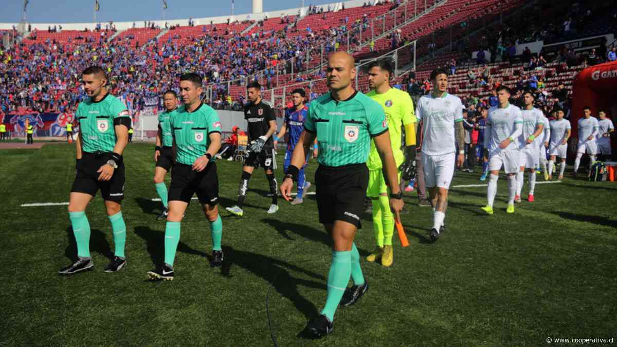 Informe omitió atraso de los árbitros para el segundo tiempo entre la U y Audax Italiano