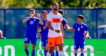 Oranje stelt teleur in laatste WK-test, dubieuze rode kaart en rake penalty in hectische slotfase