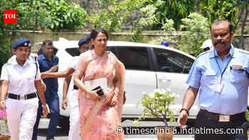 Govt dissolves Kolkata Municipal Corporation board, names Smita Pandey as admin