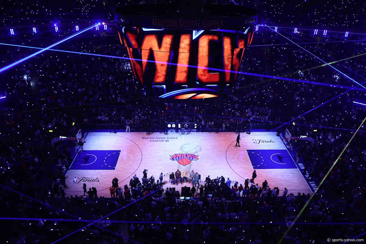 Knicks fans shower refs with thunderous NSFW chants after controversial no-call