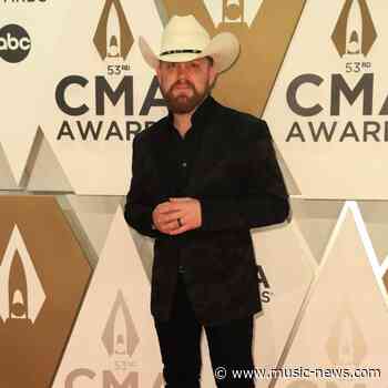 Justin Moore steps away from tour to focus on health
