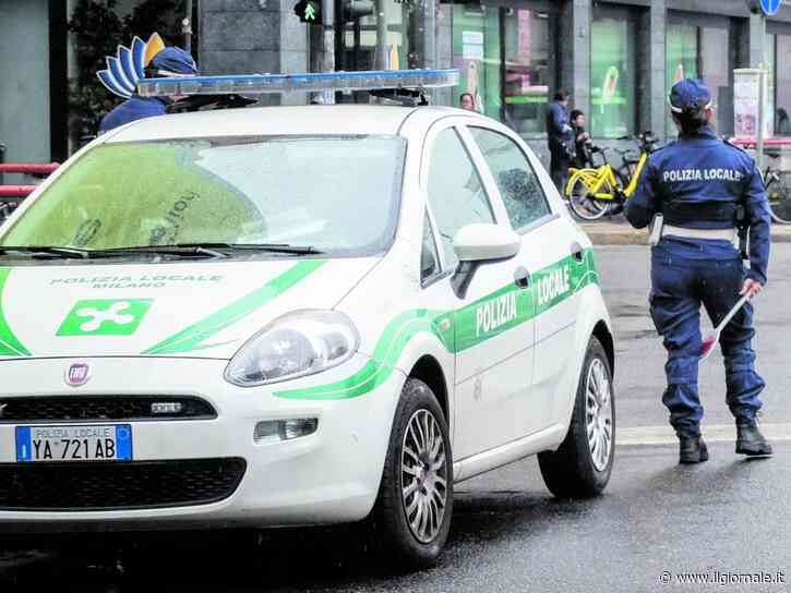 Lancia un coltello contro vigile e lo ferisce. Sedicenne in manette