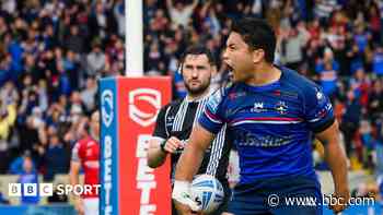 Wakefield go third with last-gasp win over Hull KR