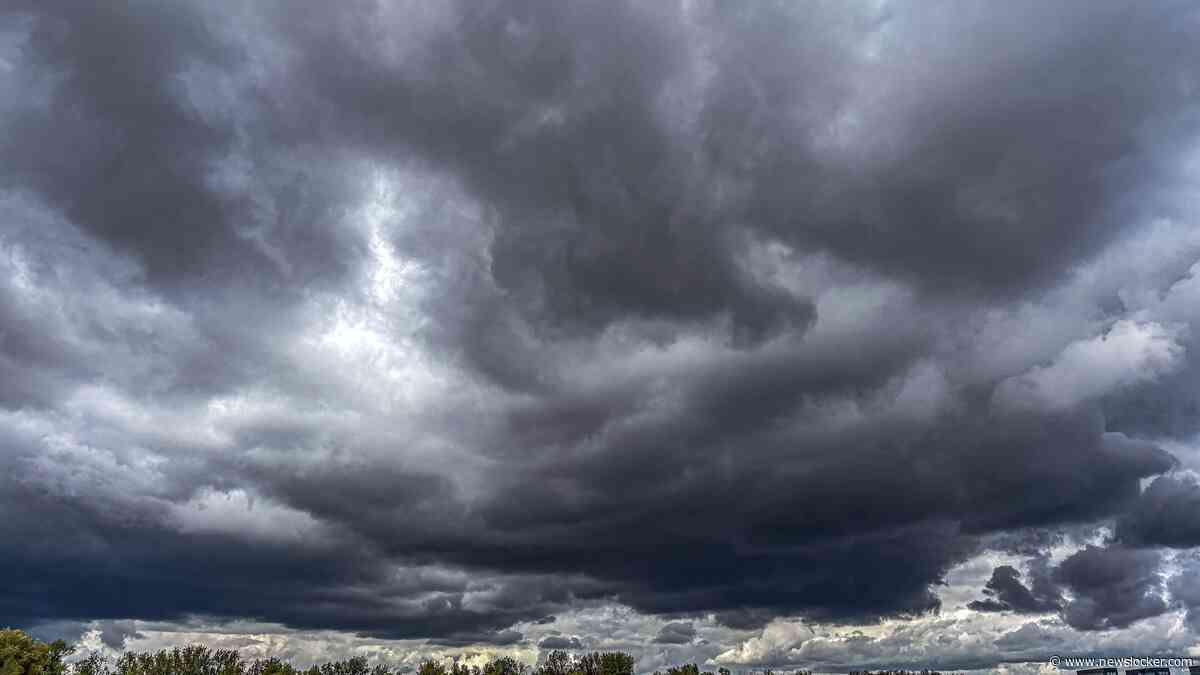 Code geel in heel Nederland om stevige onweersbuien, ook kans op hagel en windstoten tot 75 kilometer per uur