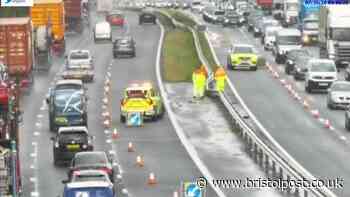 M4 delays as barrier damaged in crash - updates