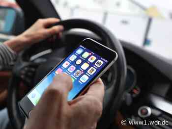 ADAC: Viele Kölner nutzen Handy am Steuer