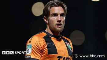 Stockport sign winger Glover from Barnet