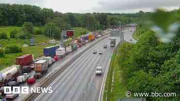 Long M6 delays as crash closes three lanes