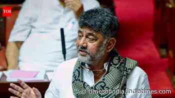 DK Shivakumar takes a bite of apple, throws them into crowd; video goes viral
