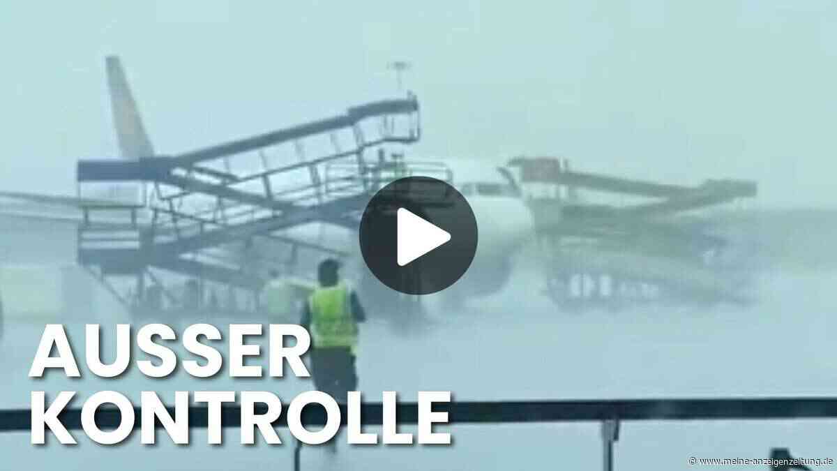 Video in Neu-Delhi: Bodenpersonal jagt Treppe über das Vorfeld