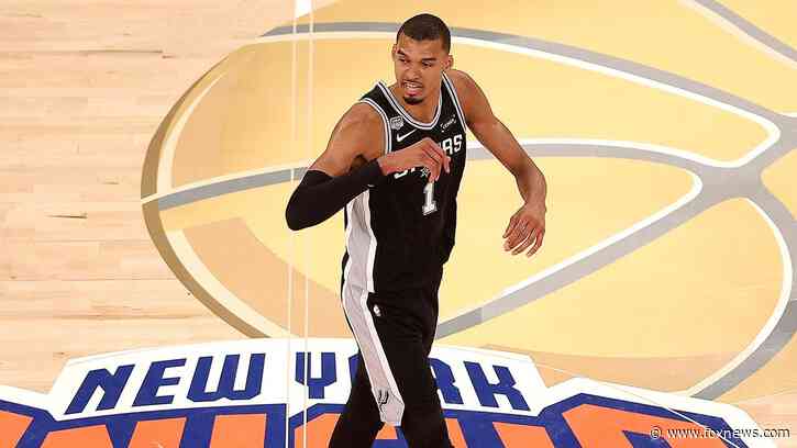 Spurs snap Knicks' 13-game playoff win streak with Game 3 victory behind Victor Wembanyama's 32 points