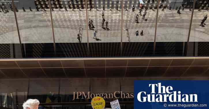 World’s largest banks pledged $906bn to fossil fuel companies in ‘unfathomable’ increase in 2025, report finds