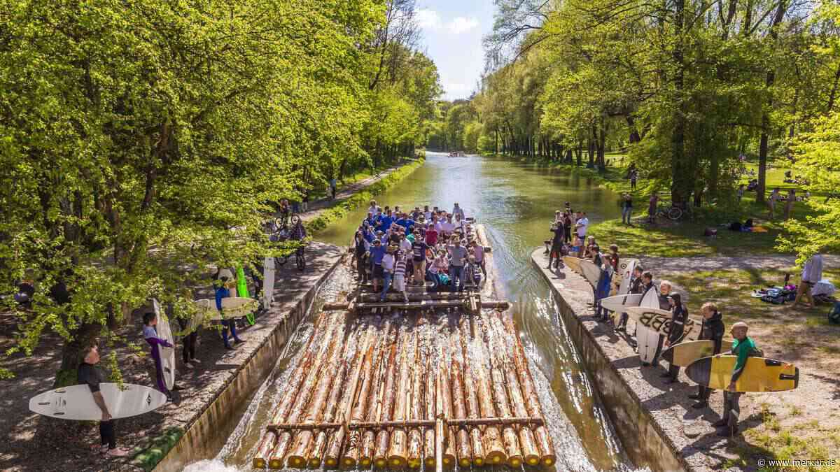 Maß in der Hand, Isar unter den Füßen: Floßfahrten auf dem Münchner Hausfluss