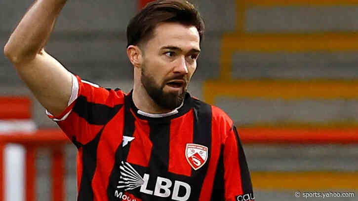 Exeter sign Morecambe winger Edwards