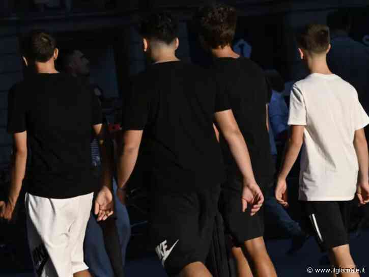 Torino, a 14 anni guida una baby gang tra rapine e aggressioni: la madre lo fa arrestare